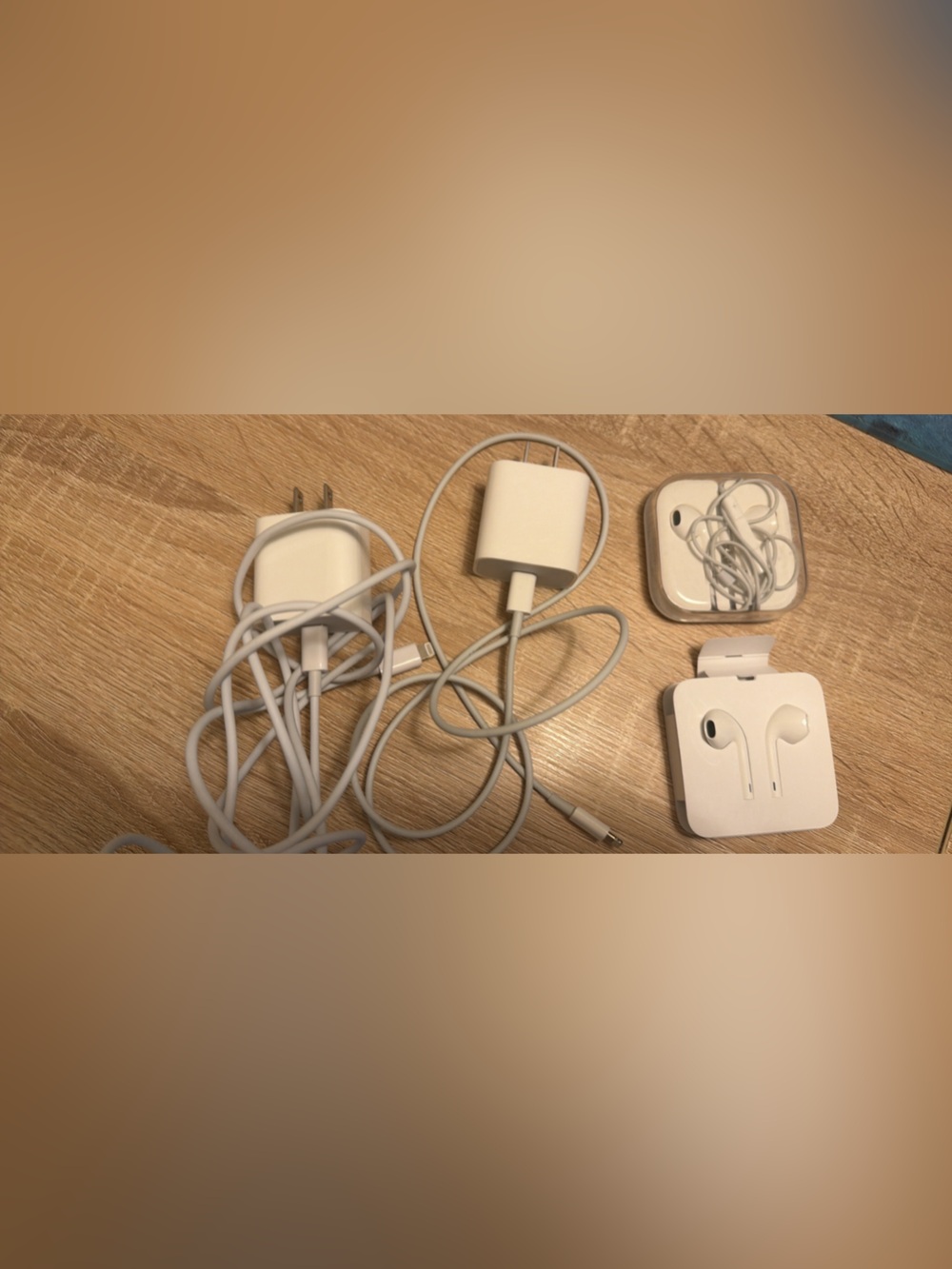 Apple White lighting cables & 2 NEW earbuds